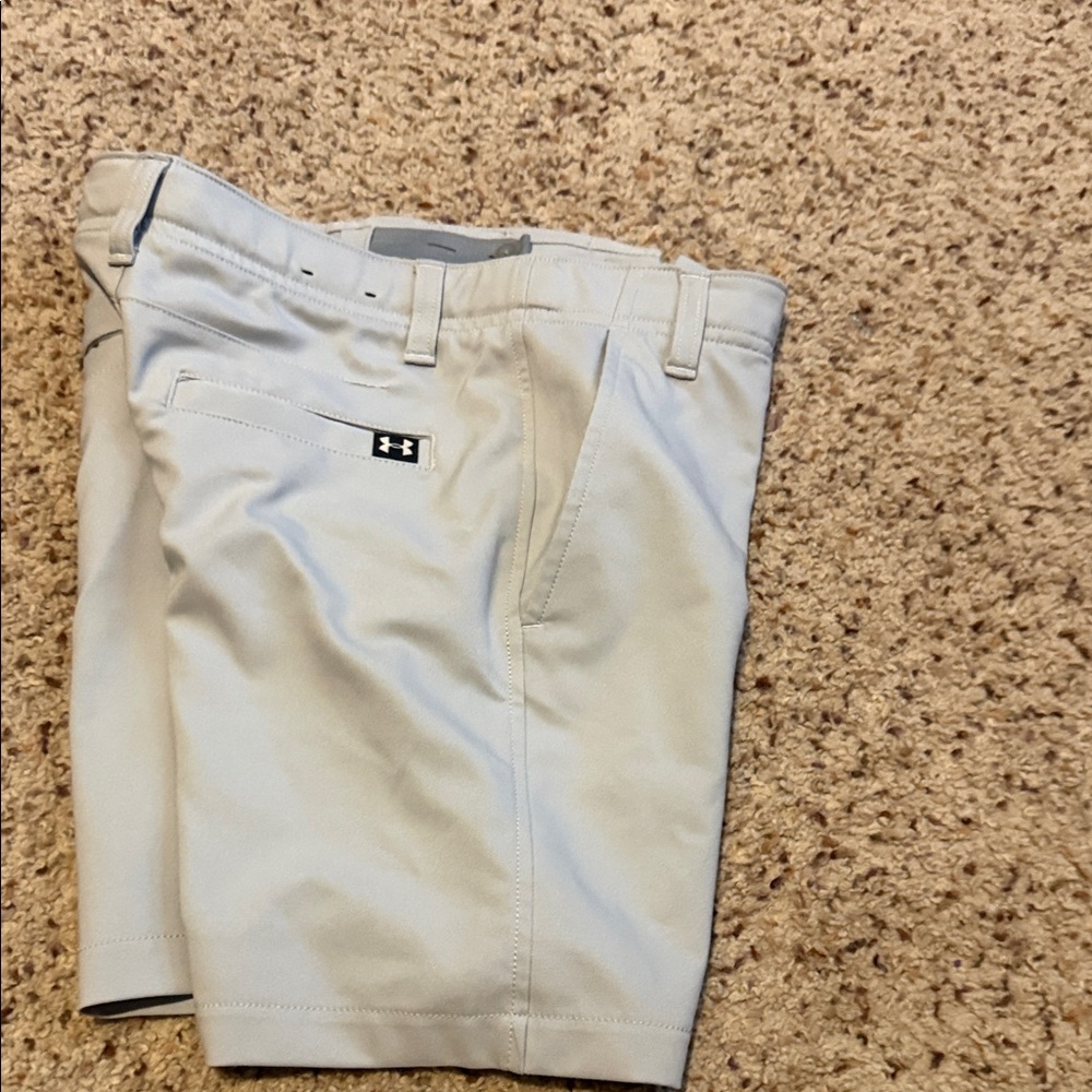 Under Armour Boys size xs Light Tan Athletic Shorts